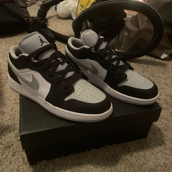 Air Jordan 1 Low GS Smoke Grey - Picture 1 of 8